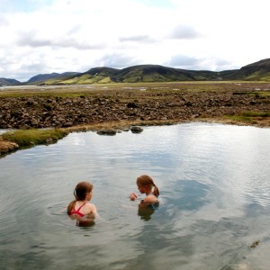 Öræfaferð að Fjallabaki fyrir unga sem aldna. Tjaldbúðir við rætur Torfajökuls, fjallabað í Strútslaug.